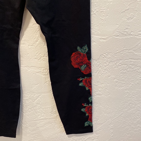 Spiritual gangster Rose Embroidered LOVE MORE leggings - Picture 6 of 8
